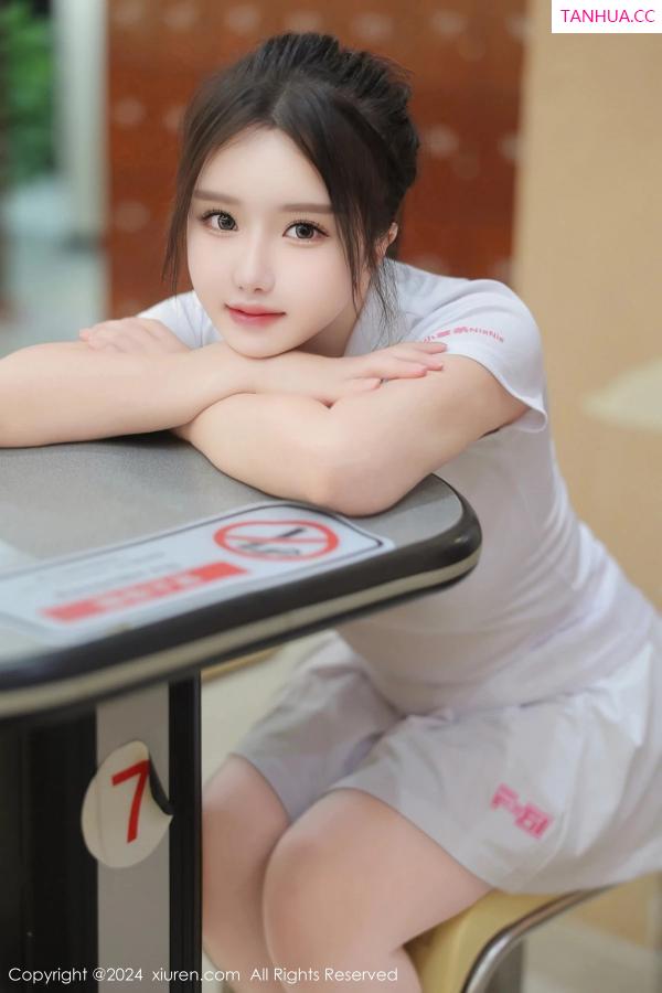   [XiuRen]高清写真图 2024.02.20 No.8118 小薯条nienie 丝袜美腿第41张图片